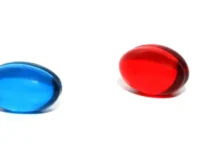 Duas pílulas, de cores diferentes - uma referência à Matrix